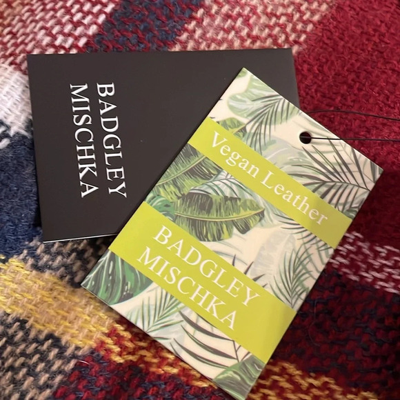 Badgley mischka NWT envelope crossbody purse lipstick red gold quilt stud vegan - Picture 6 of 8